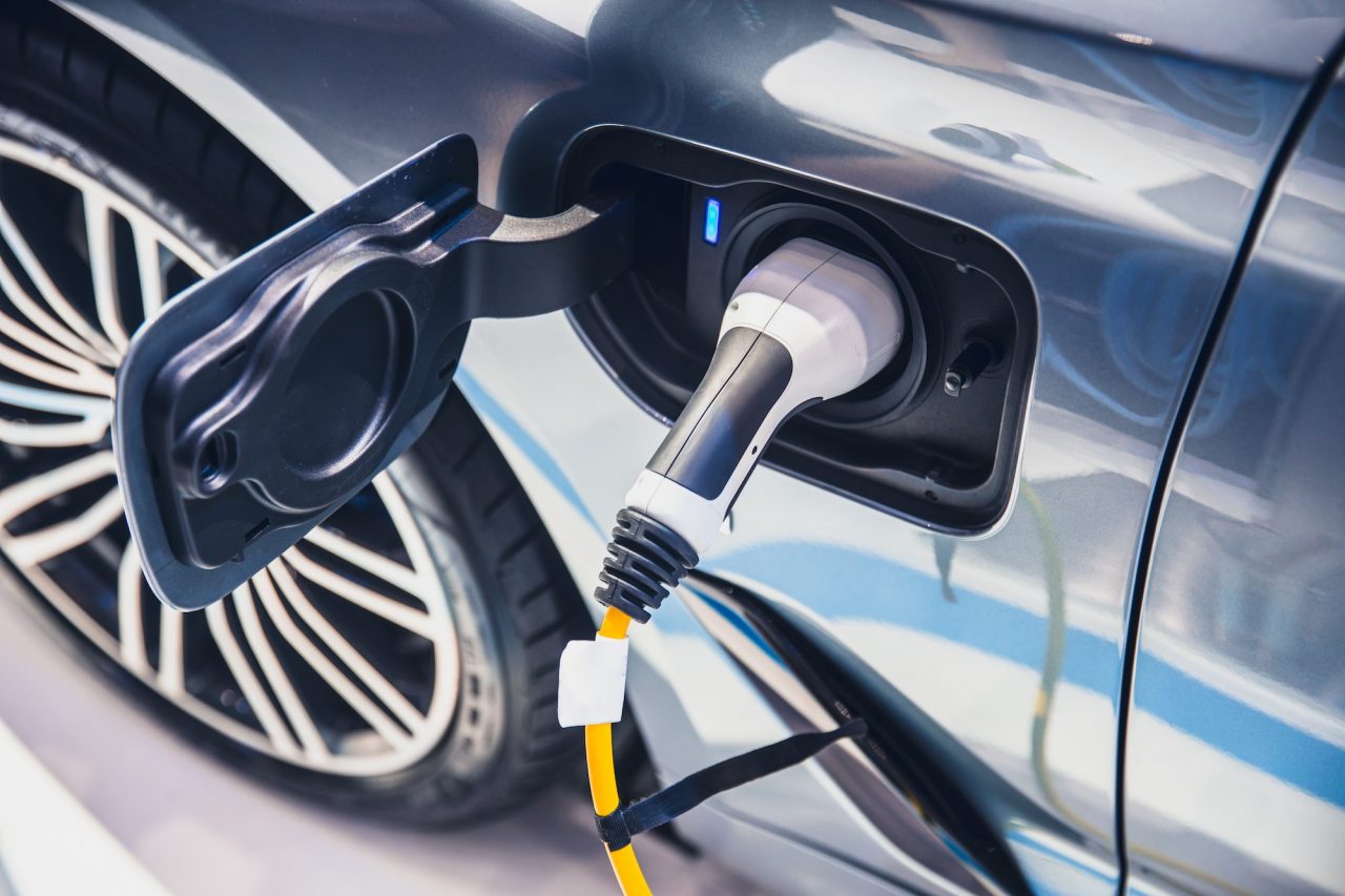 Brasil passa de 25 mil pontos de recarga: o que isso muda para quem pensa em carro elétrico